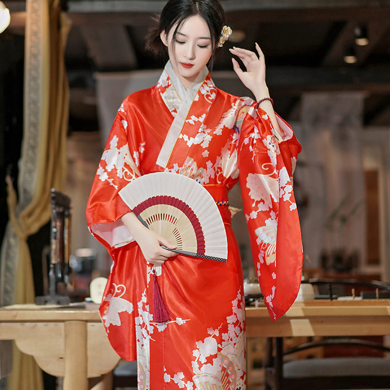 Kimono japonais en satin – Modèle long « Hana » à motifs floraux