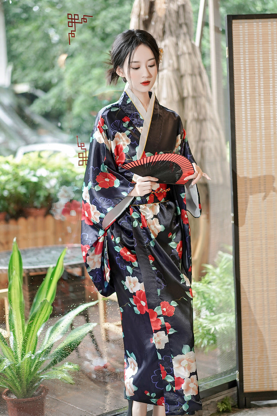 Kimono japonais en satin – Modèle long « Hana » à motifs floraux