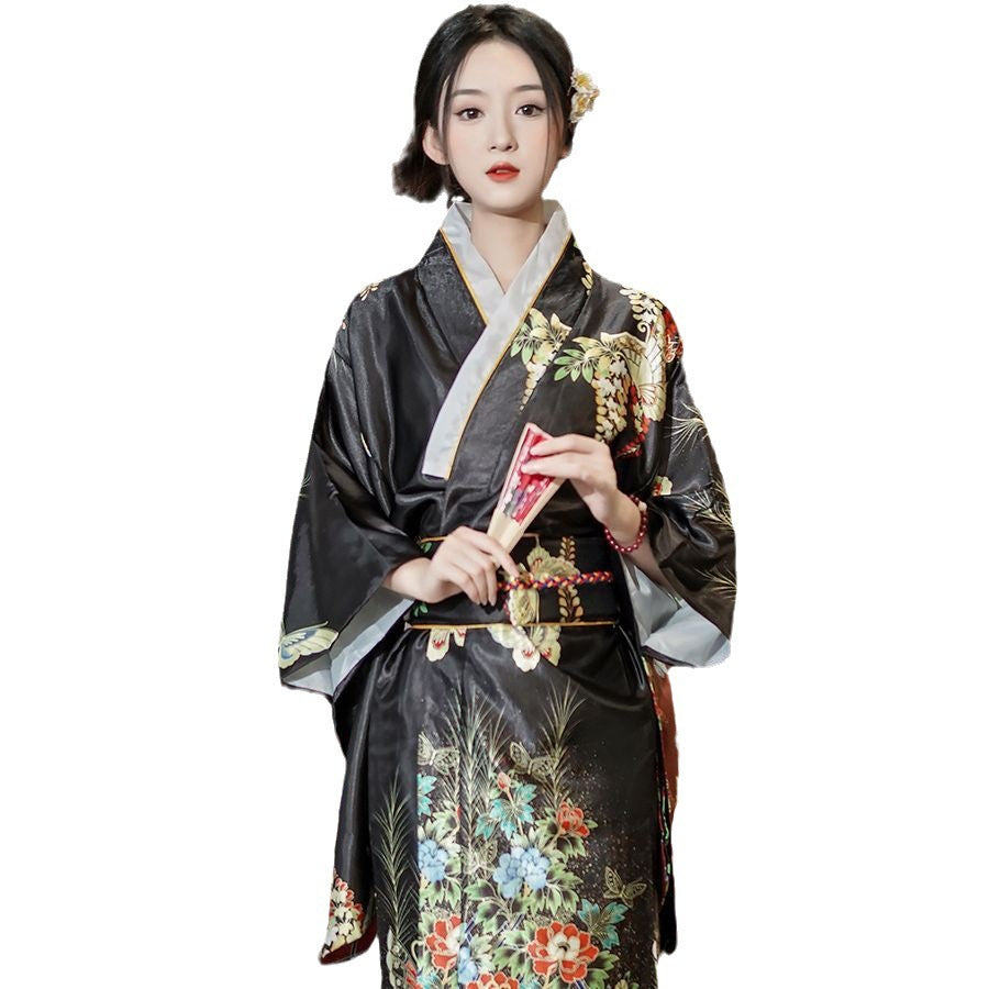 Kimono japonais en satin – Modèle long « Hana » à motifs floraux
