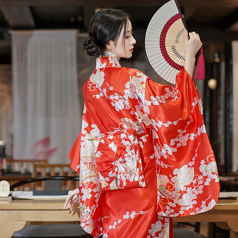 Kimono japonais en satin – Modèle long « Hana » à motifs floraux